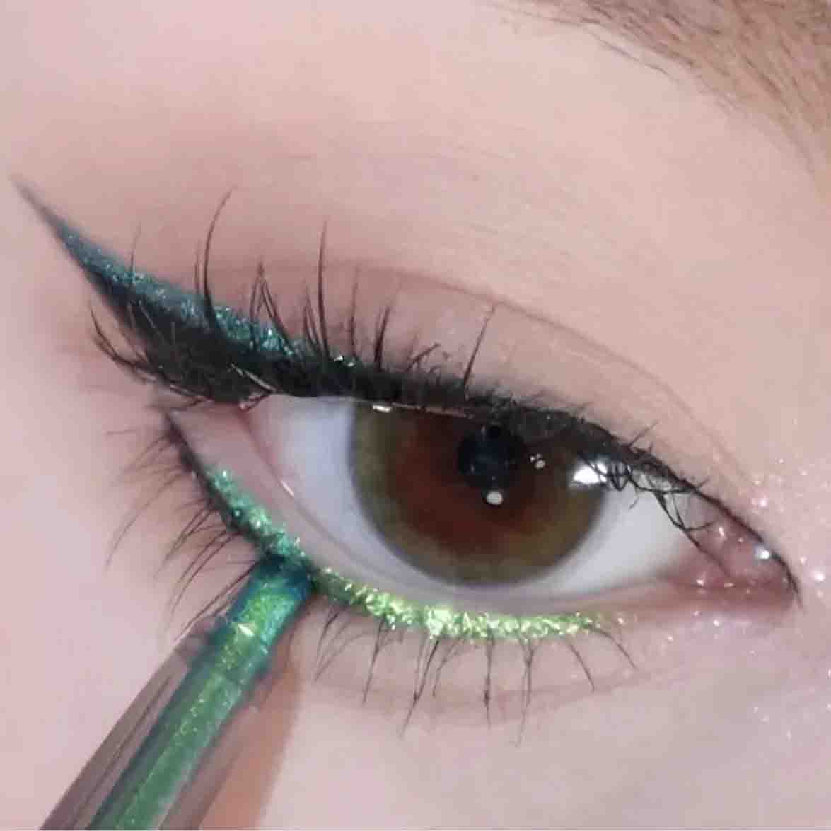 Édition limitée : Eyeliner Crayon Diamant Brillant – Tracé précis et éclat diamant