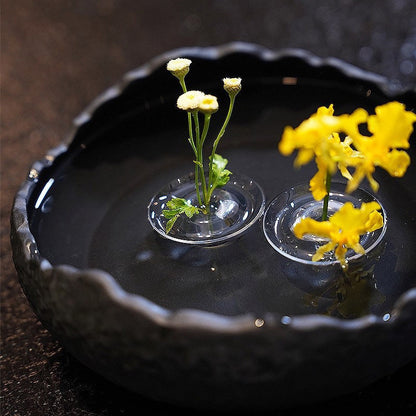 Support Créatif pour Composition Florale Flottante – Élégance Aérienne et Décor Aquatique