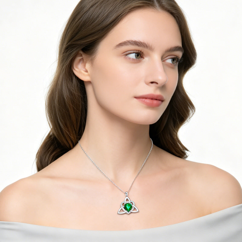 ⏳Spécial à durée limitée⏰Collier avec pendentif en forme de cœur et nœud celtique💎📿